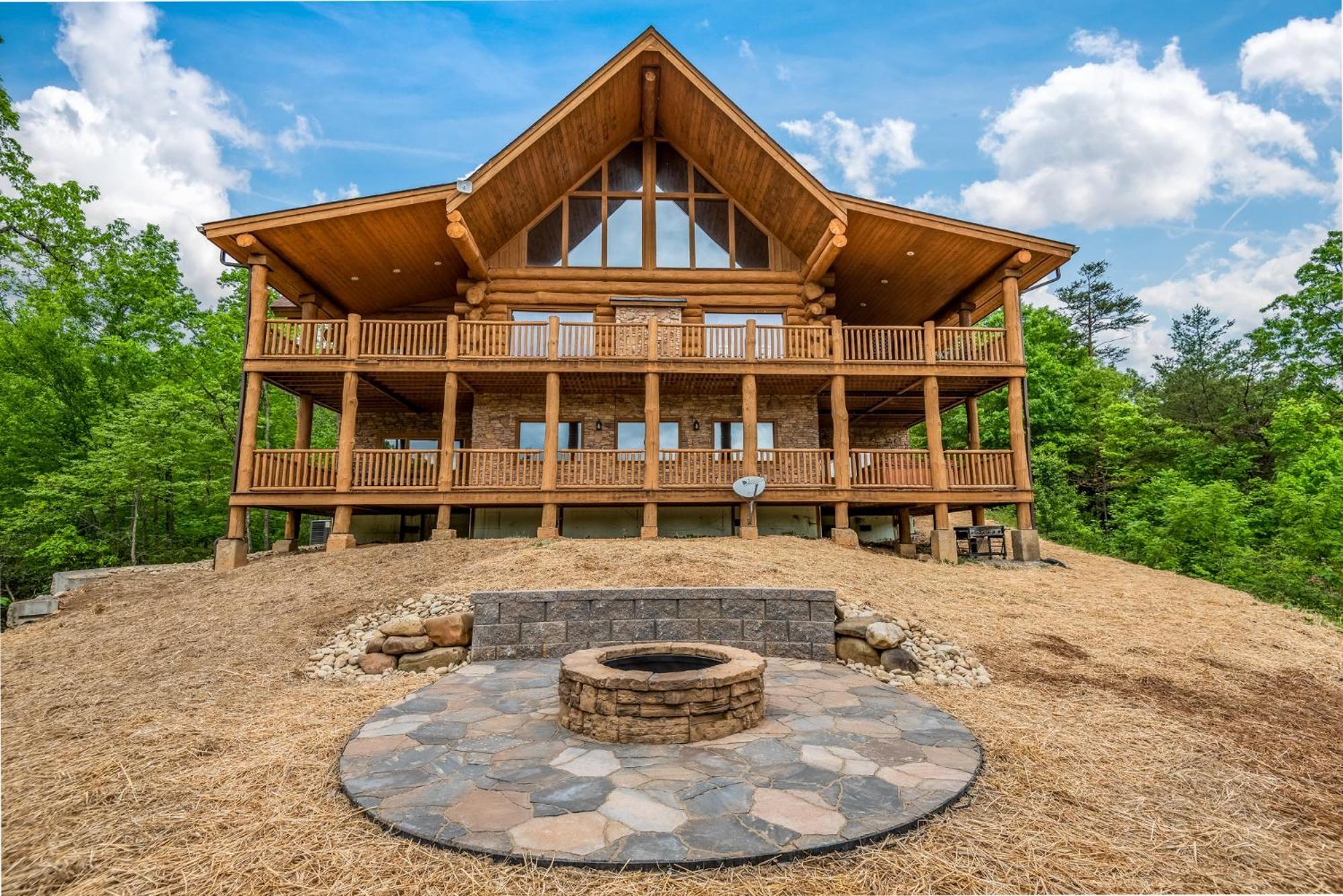 Big Bear Ridge Lodge: Mountain View Log Cabin Retreat Gatlinburg Exterior photo