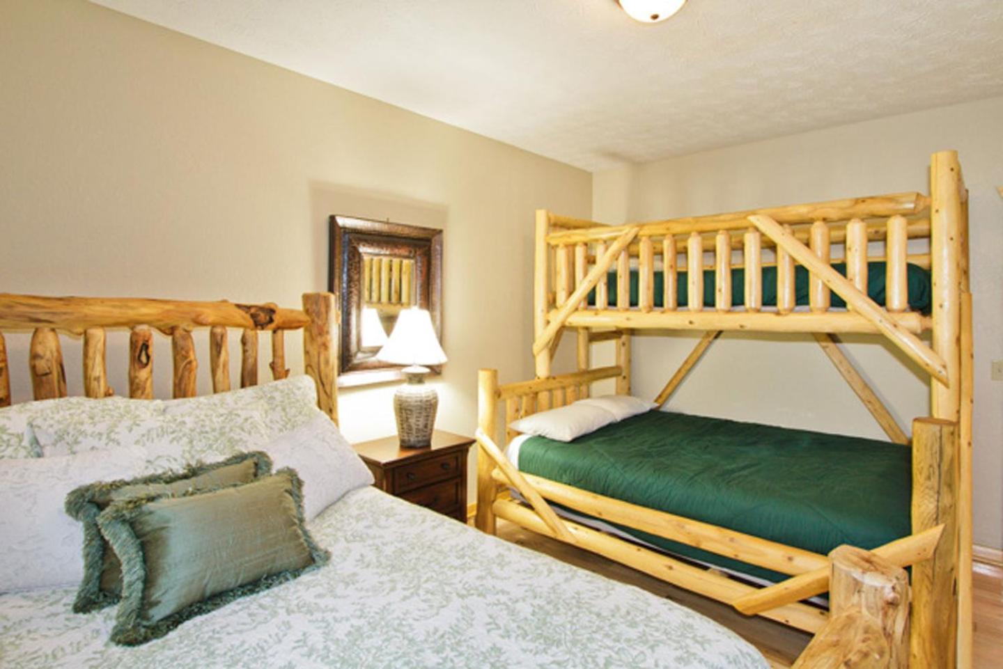 Big Bear Ridge Lodge: Mountain View Log Cabin Retreat Gatlinburg Exterior photo
