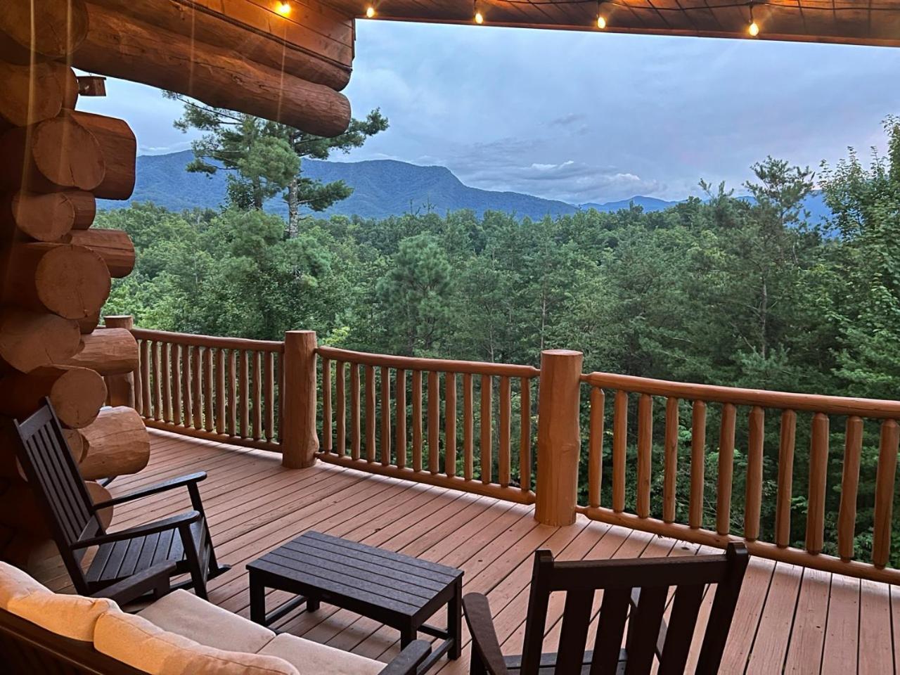 Big Bear Ridge Lodge: Mountain View Log Cabin Retreat Gatlinburg Exterior photo