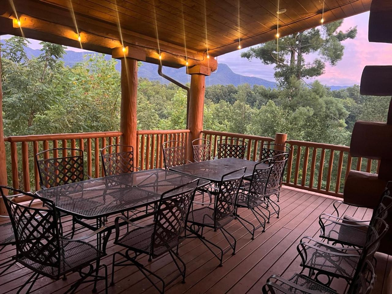 Big Bear Ridge Lodge: Mountain View Log Cabin Retreat Gatlinburg Exterior photo